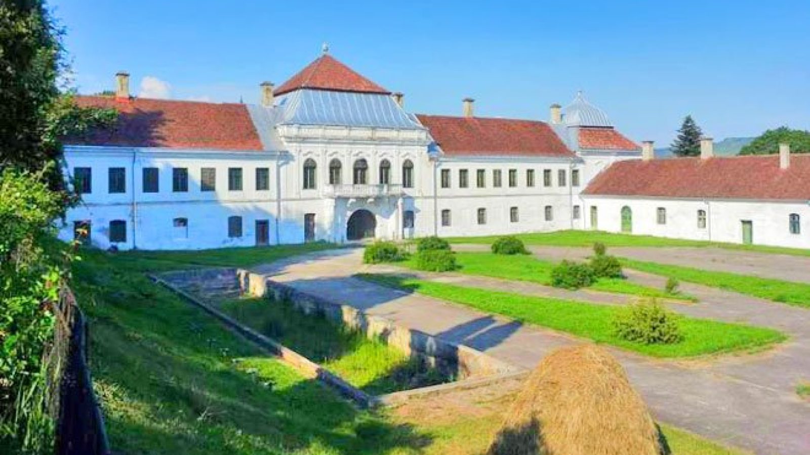 Castelul-Wesselenyi-din-orasul-Jibou-wall-street